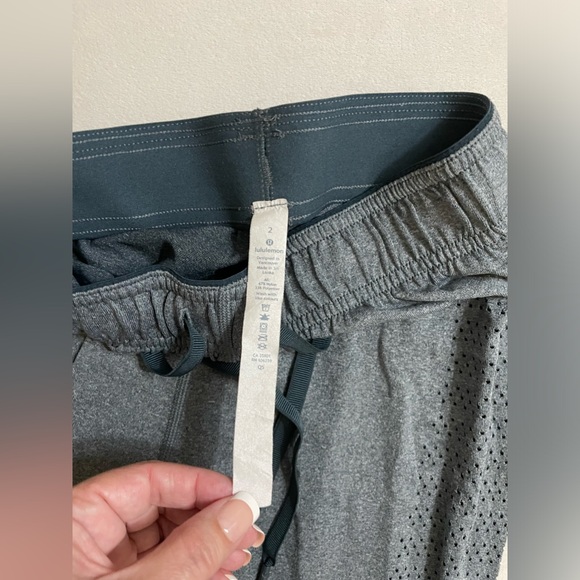 Lululemon Breeze By Jogger Squad Gravity Grey Size 2 - Picture 10 of 13